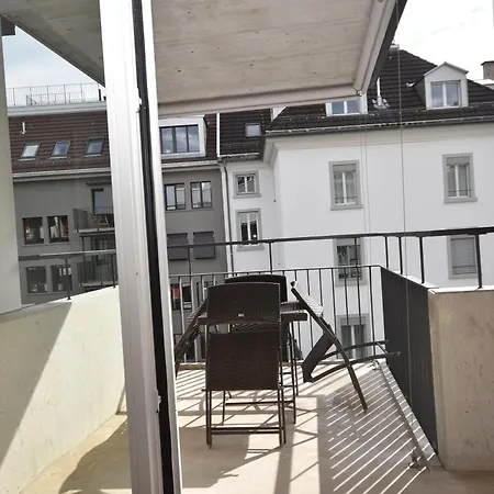 Amazing 2br Near - Flower 33 Appartamento