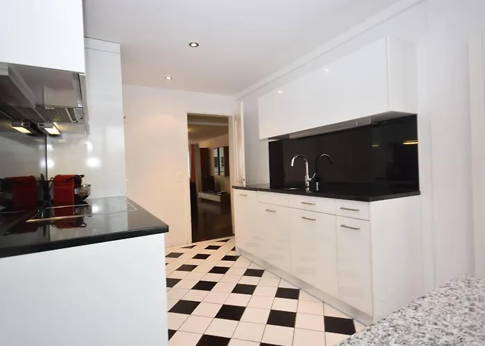 Amazing 2br Near - Flower 33 *